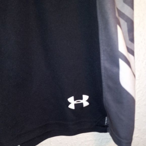 Under Armour Youth Large Loose Fit Shorts - Picture 2 of 5